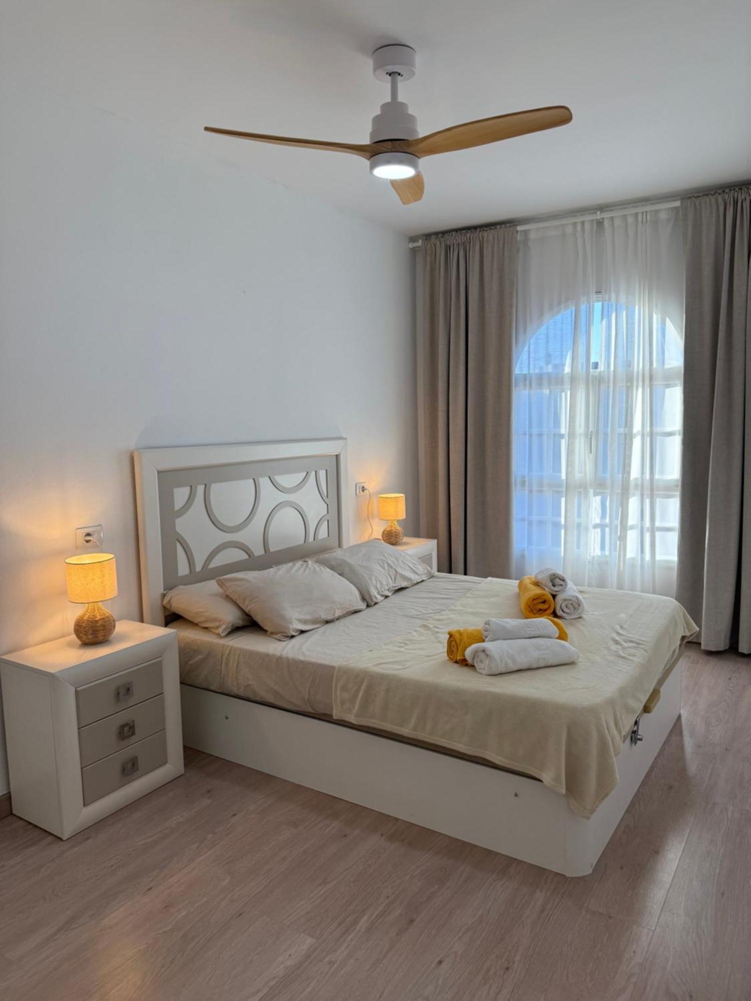 Seaside Paradise - 2 Bedroom Apartment With Ocean Views & Air Conditioning In Playa San Juan Eksteriør billede